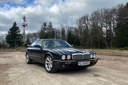 Jaguar XJR