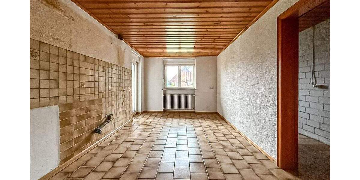 Mehrfamilienhaus, Wohnhaus Ebringen - 8 Zimmer, 212 m&sup2;, 699.000&euro; | Angebot:25774751