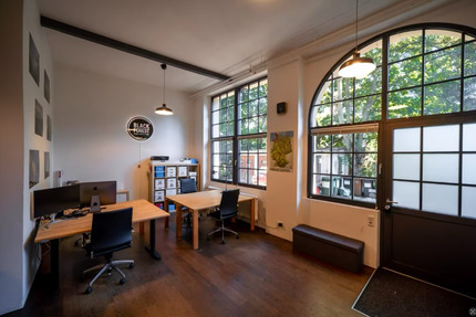 ruhiger Coworking Arbeitsplatz in gemütlichem Büro Johanneskirche zimmer