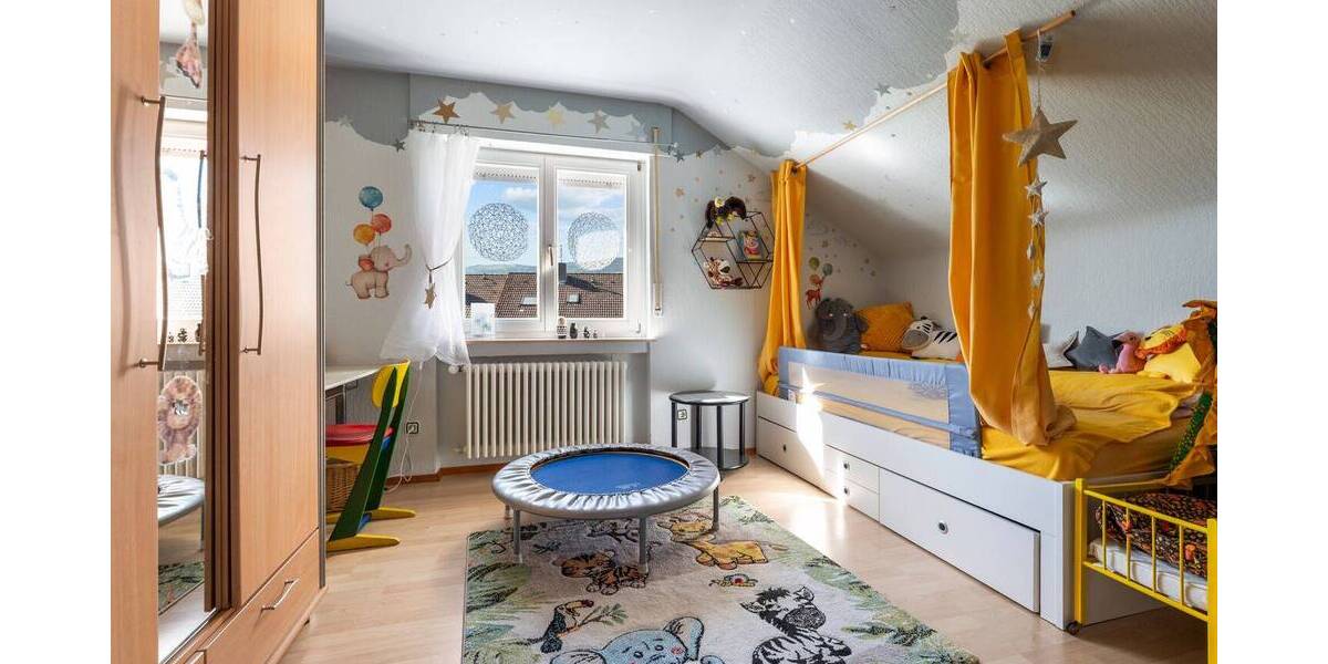 Reihenendhaus Kirchzarten - 7 Zimmer, 167 m&sup2;, 919.000&euro; | Angebot:26686413