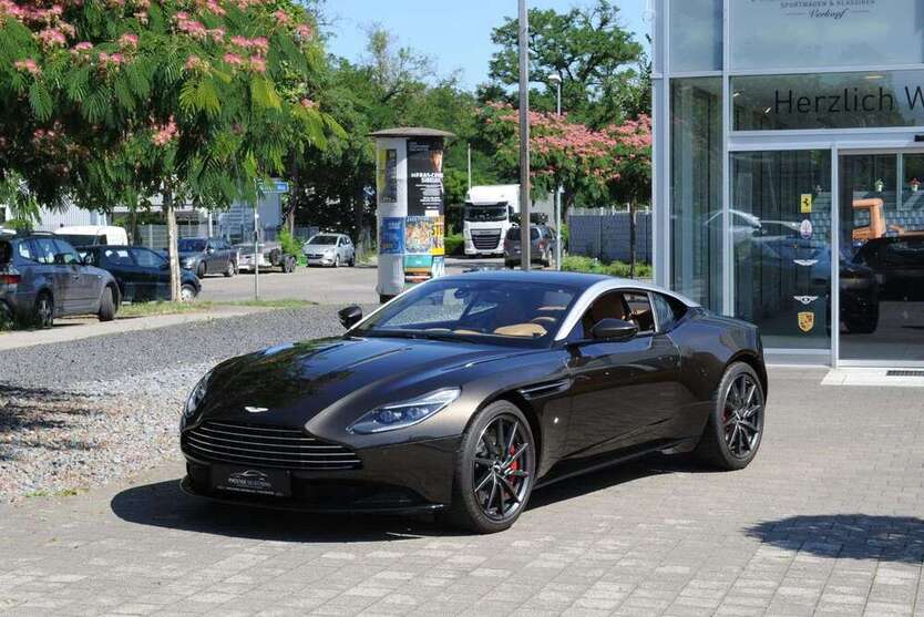 Aston Martin DB11 10.500 km 122.900 € Freiburg 79111