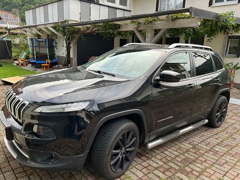 Jeep Cherokee 173.500 km 13.999 € Zell im Wiesental 79669