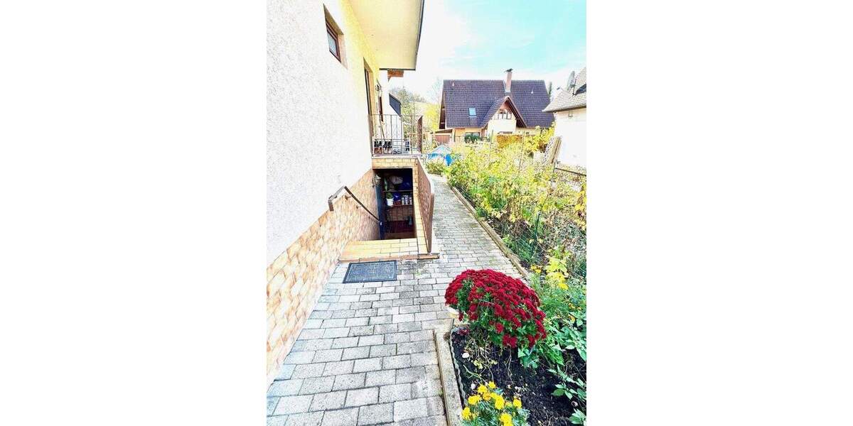 Doppelhaushälfte Ebringen - 8 Zimmer, 220 m&sup2;, 899.000&euro; | Angebot:25823328