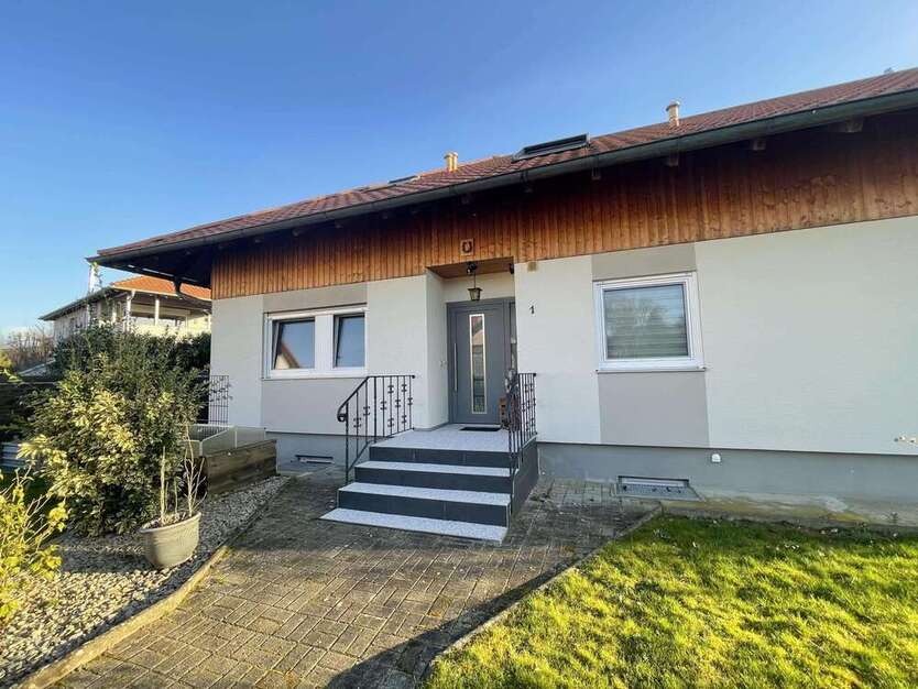 Haus zum Kaufen in Neuenburg 730.000 € 220 m²