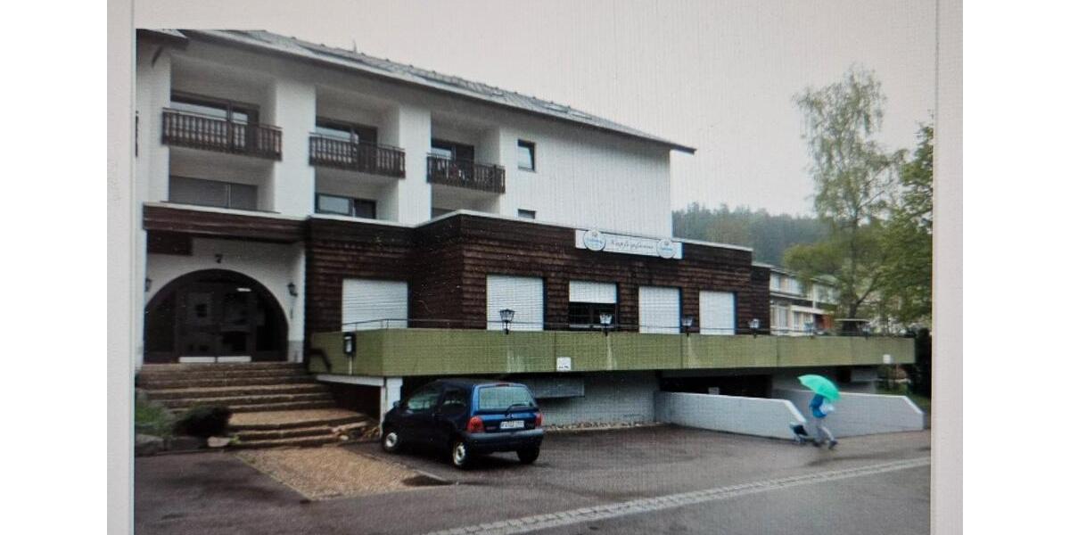 Etagenwohnung Furtwangen im Schwarzwald - 13 Zimmer, 400 m&sup2;, 145.000&euro; | Angebot:27185799