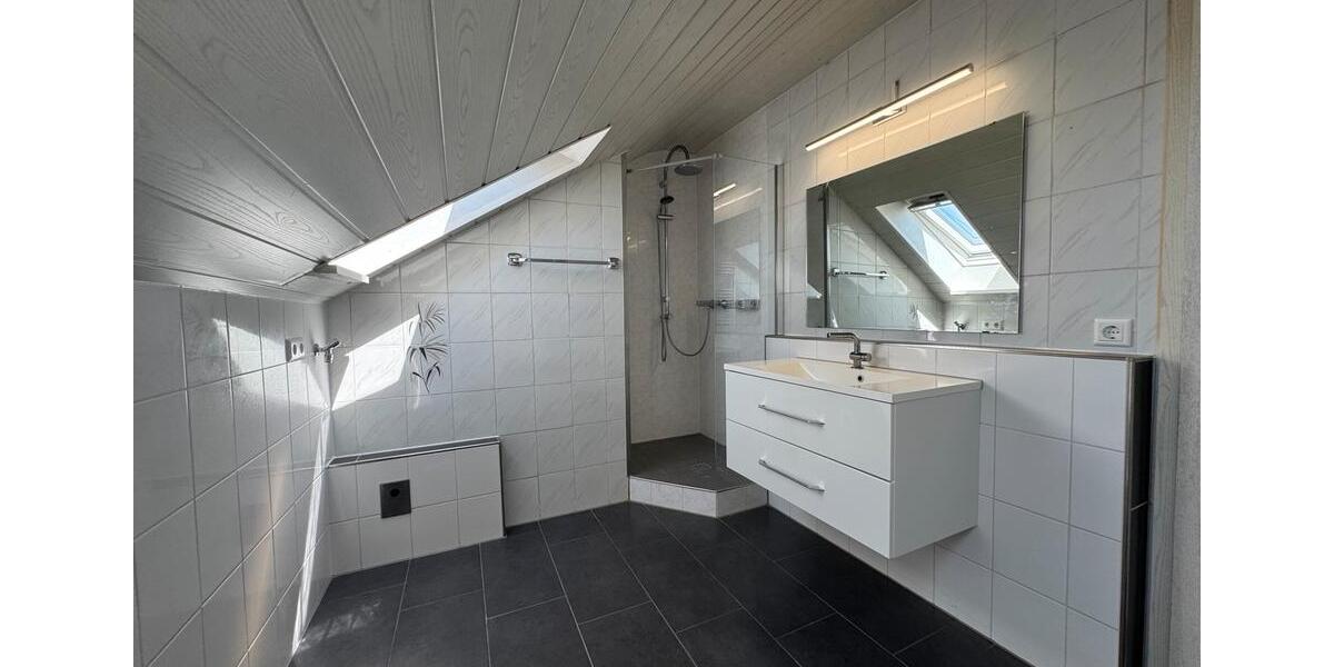 Dachgeschoßwohnung Gundelfingen - 4 Zimmer, 110 m&sup2;, 449.000&euro; | Angebot:27219906