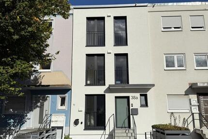 Haus Freiburg im Breisgau Haslach - 6 Zimmer, 160 m&sup2;, 3.250&euro; | Angebot:25361243