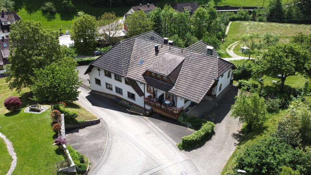 Einfamilienhaus Simonswald - 18 Zimmer, 723 m&sup2;, 1.295.000&euro; | Angebot:26119118