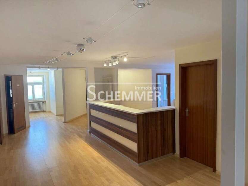 Büro in Waldkirch 1.390 € 151 m²