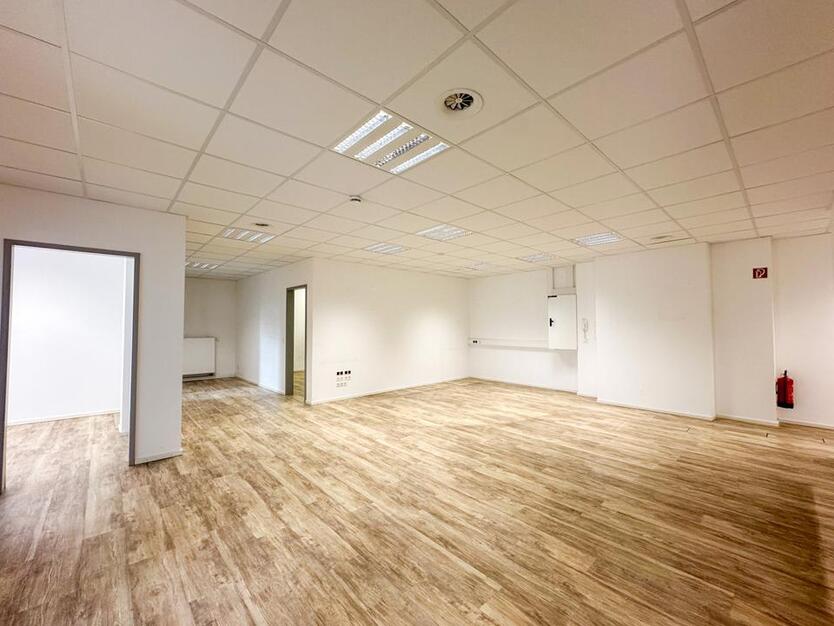 Freiburg-Westarkaden: Helle Büroeinheit im 1. OG mit flexibler Raumaufteilung zimmer