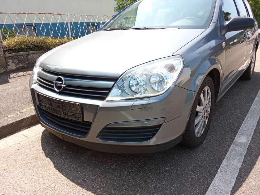 Opel Astra 182.000 km 2.350 € Freiburg 79115