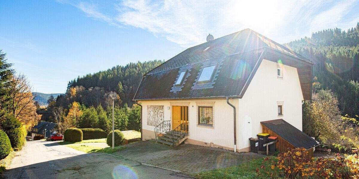 Mehrfamilienhaus, Wohnhaus Titisee-Neustadt Neustadt - 8 Zimmer, 214 m&sup2;, 549.000&euro; | Angebot:25671471