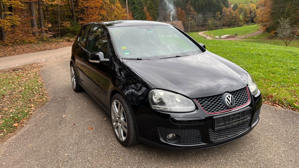 VW Golf 196.000 km 5.200 &euro; Elzach 79215