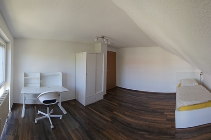 2 möblierte Zimmer frei