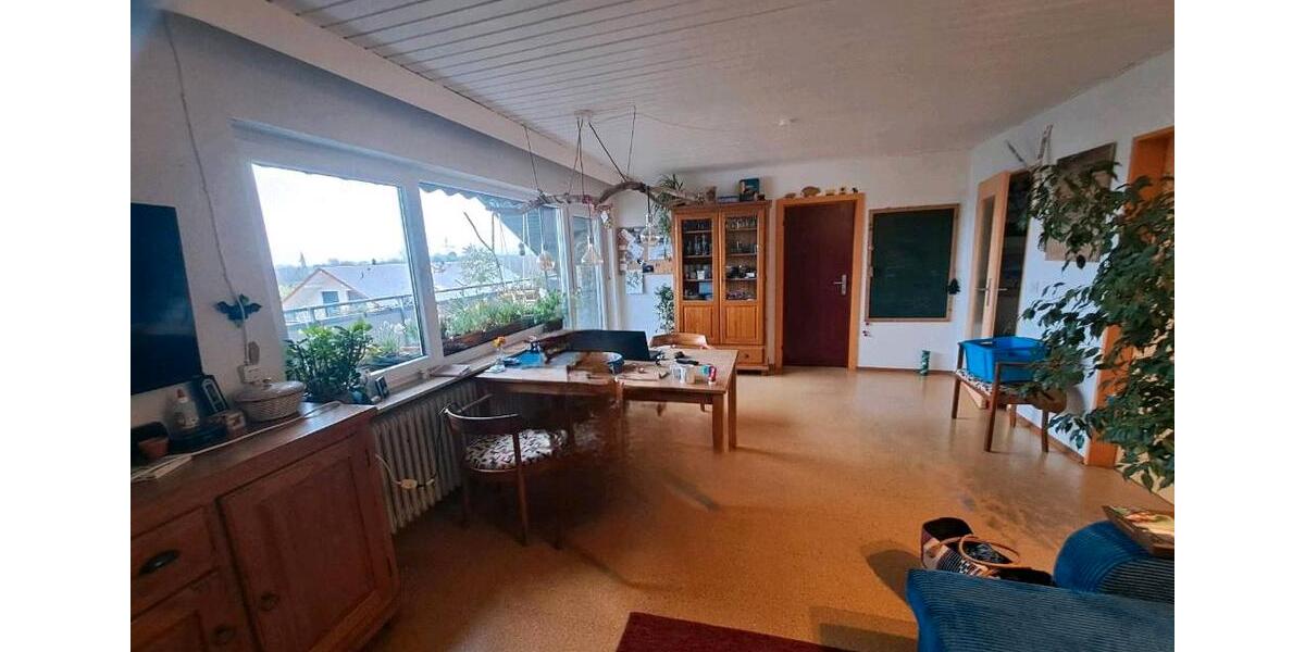 Dachgeschoßwohnung March - 4 Zimmer, 100 m&sup2;, 360.000&euro; | Angebot:26092219
