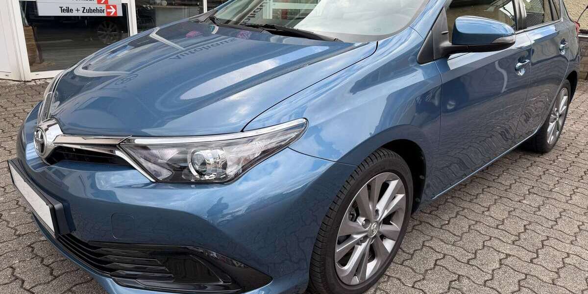 Toyota Auris 64.350 km 10.900 &euro; Wyhl 79369