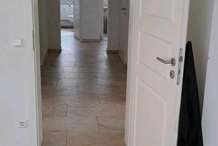 Schöne helle und komplett sanierte 4 Zimmer Wohnung in ruhiger La 4 zimmer