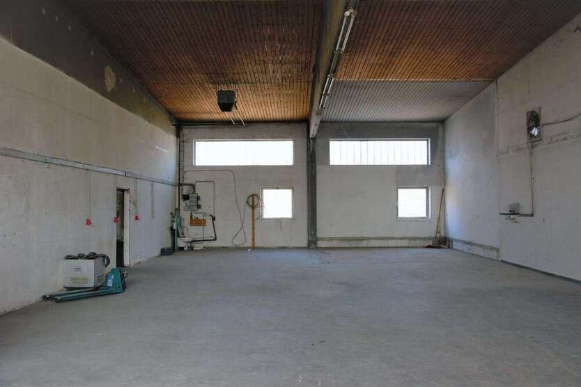 Halle in Freiburg 2.350 € 300 m²