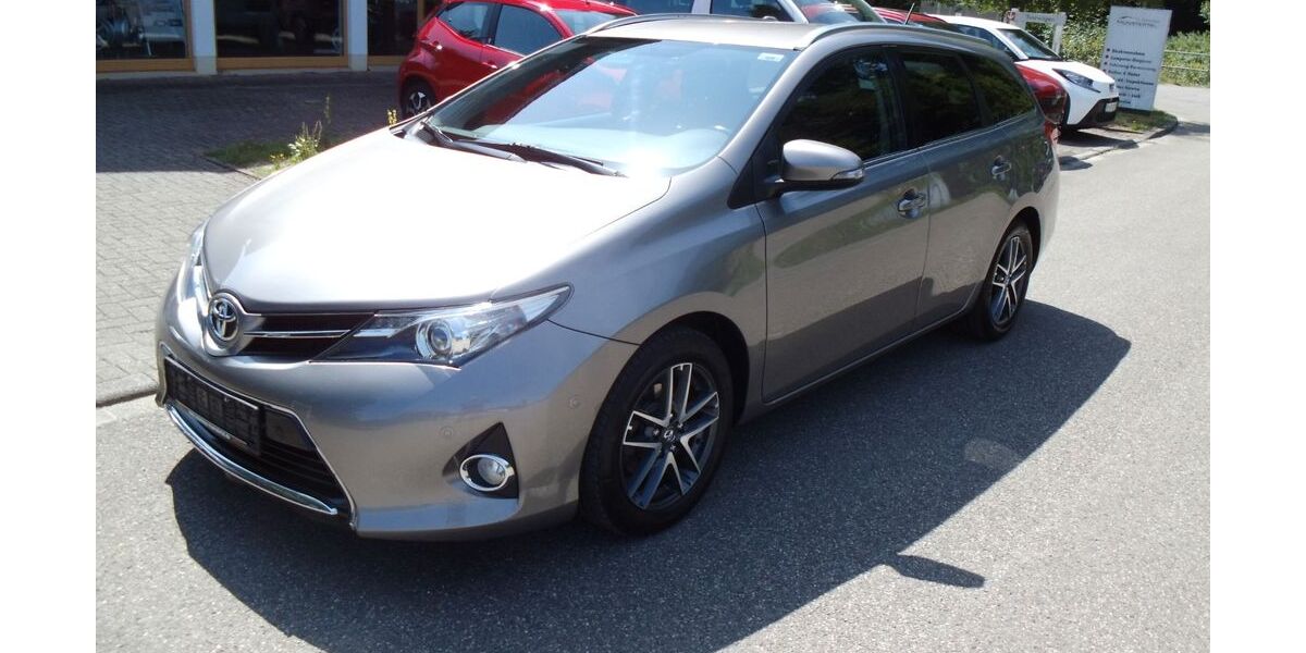 Toyota Auris 152.000 km 8.900 &euro; Münstertal 79244