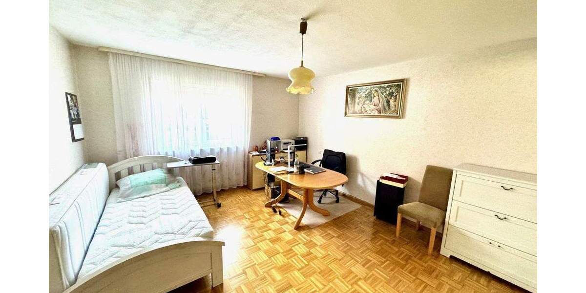 Doppelhaushälfte Ebringen - 8 Zimmer, 220 m&sup2;, 899.000&euro; | Angebot:25156148