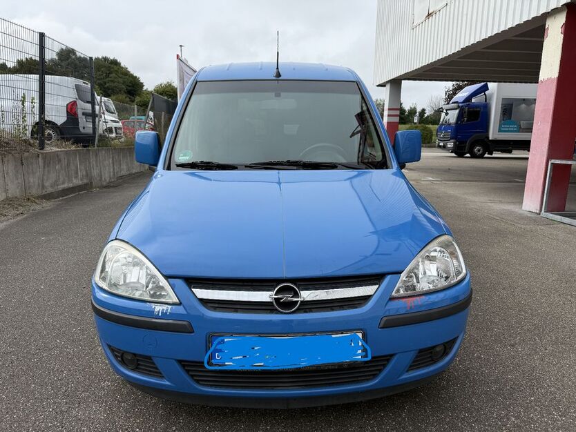 Opel Combo 180.000 km 2.990 € Emmendingen 79312