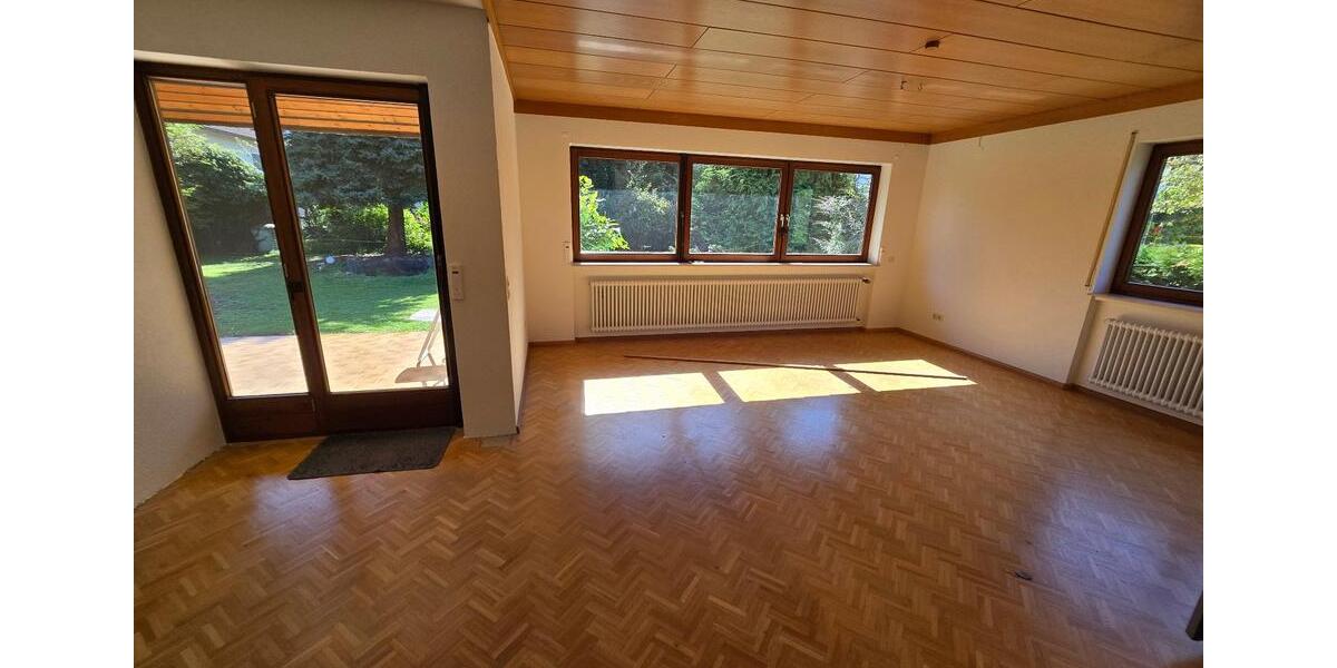 Einfamilienhaus Schallstadt - 7 Zimmer, 316 m&sup2;, 3.900&euro; | Angebot:23387059