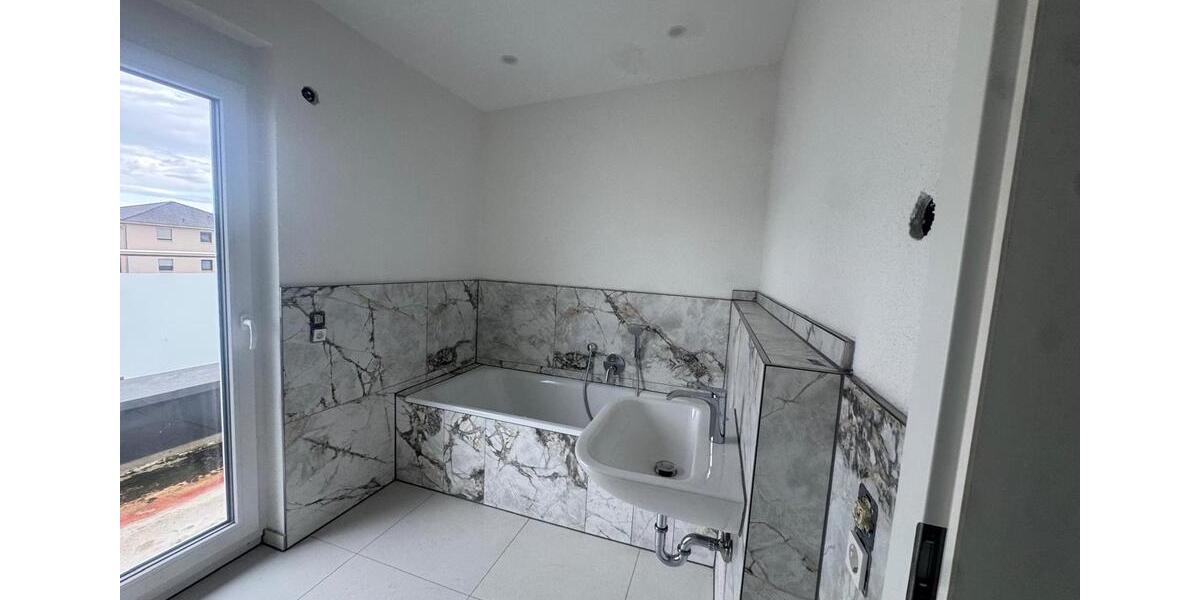 Dachgeschoßwohnung Rheinhausen - 4 Zimmer, 102 m&sup2;, 1.650&euro; | Angebot:24891175