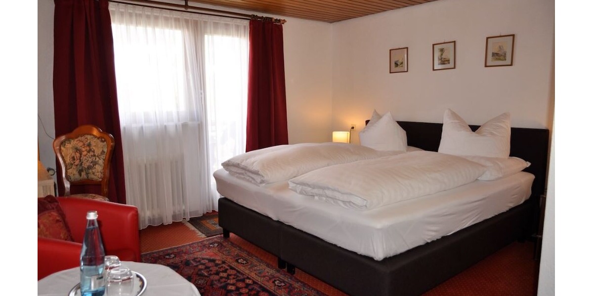 3*-Hotel im Schwarzwald 12 Zimmer, Restaurant, Betreiberwohnung - Gewerbeobjekt Feldberg Feldberg (Schwarzwald) | Angebot:26926266