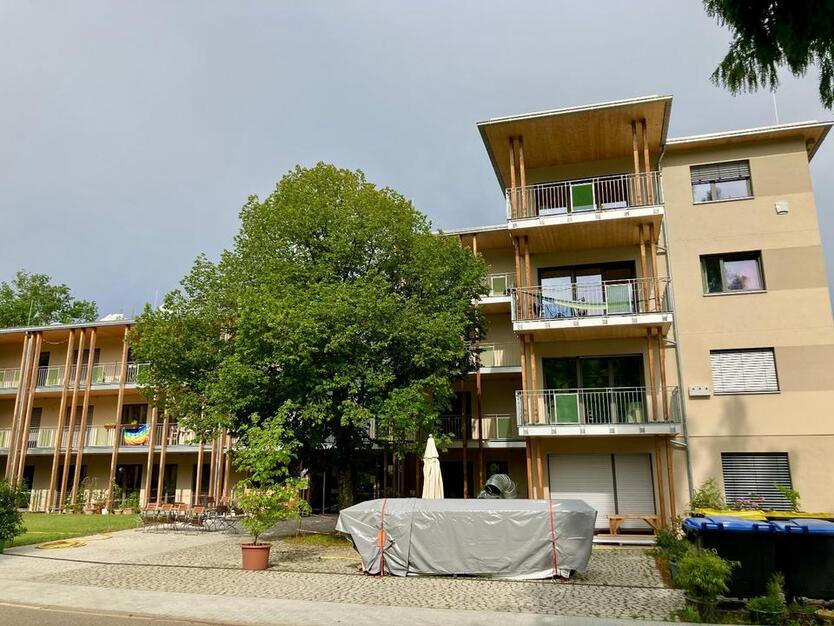 Schönes Zimmer mit Bad in Wohnprojekt für 4 Wochen im August
