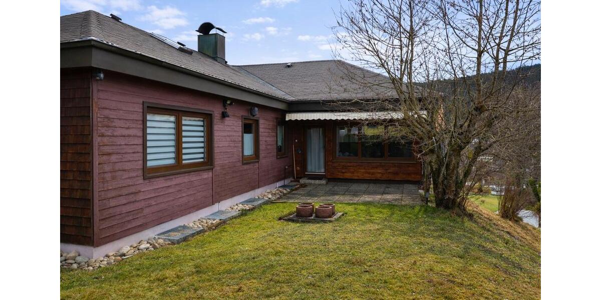Bungalow Titisee-Neustadt Neustadt - 6 Zimmer, 175 m&sup2;, 420.000&euro; | Angebot:26239395