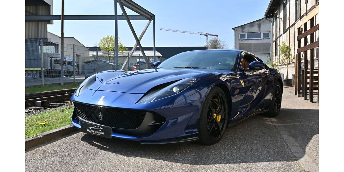 Ferrari 812 23.000 km 294.900 &euro; Freiburg 79108