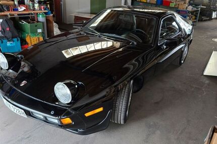 Porsche 928