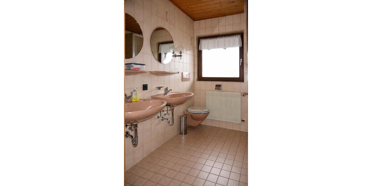 Einfamilienhaus Titisee-Neustadt Neustadt - 5 Zimmer, 160 m&sup2;, 340.000&euro; | Angebot:27076144
