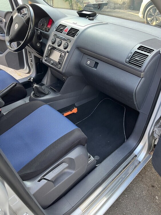 VW Touran 302.000 km 3.999 € Gottenheim 79288