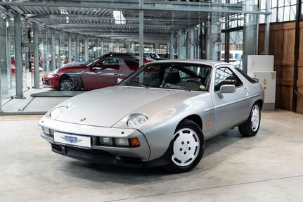 Porsche 928