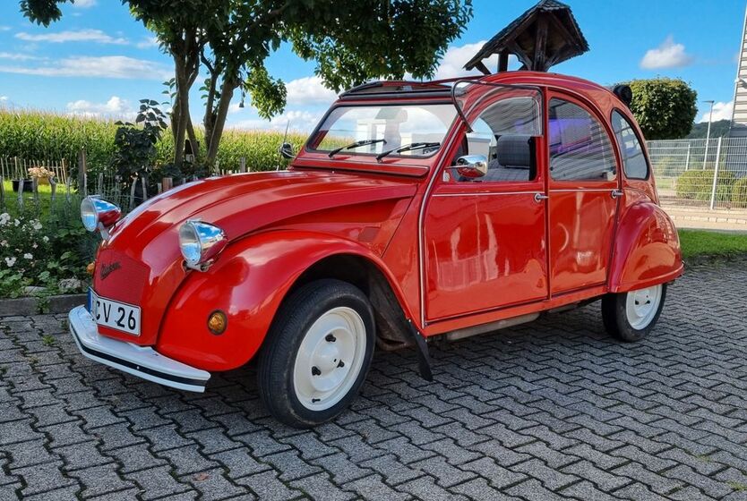 Citroen 2 CV 79.200 km 13.600 € Freiburg 79108