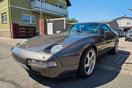 Porsche 928