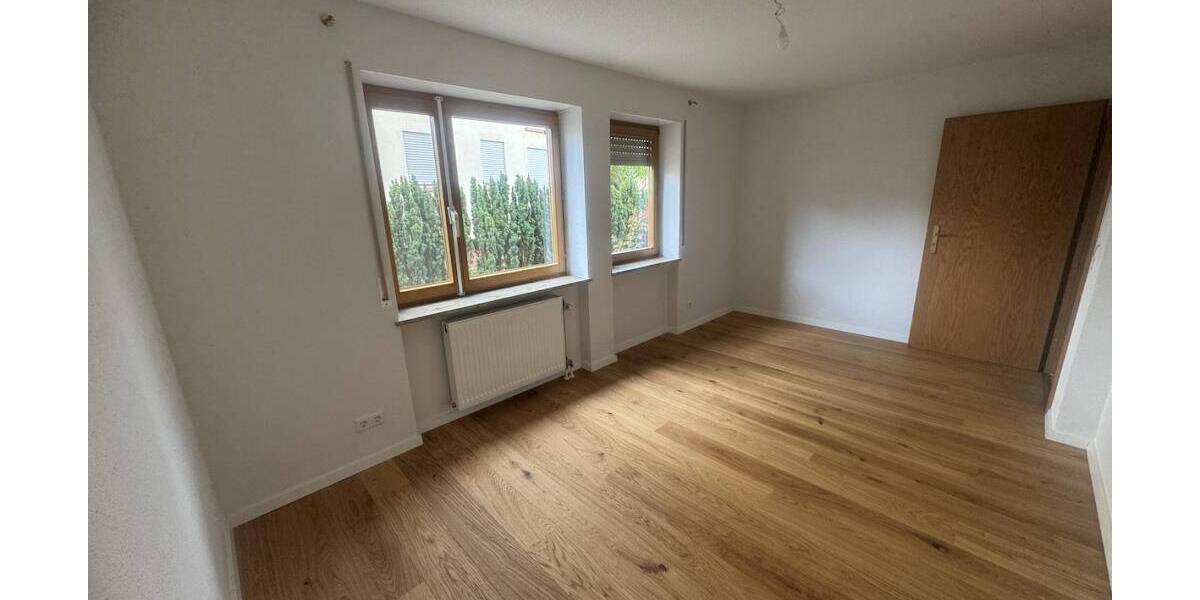 Etagenwohnung Freiburg Hochdorf - 5 Zimmer, 141 m&sup2;, 1.880&euro; | Angebot:26190172
