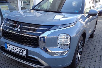Mitsubishi Plug-in Hybrid Outlander 7.500 km 49.990 &euro; Freiburg-St. Georgen 79111