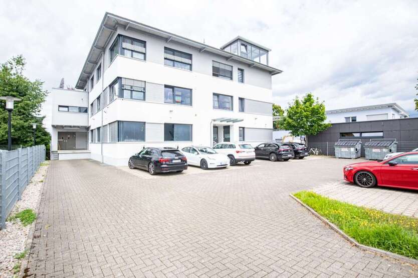 Büro in Kirchzarten 3.484,50 € 270 m²
