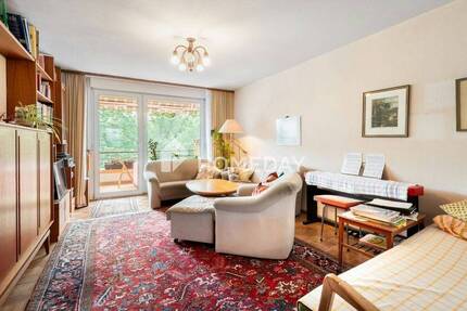 Erbbaurecht: Großzügige 4-Zimmer-Wohnung mit Loggia, Aufzug und Stellplatz