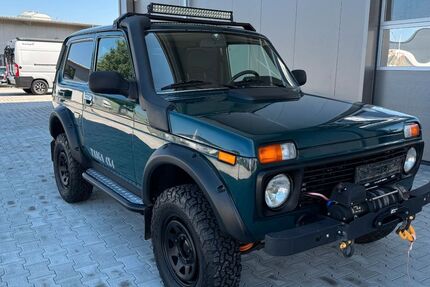 Lada Niva 47.500 km 13.950 € Riegel 79359