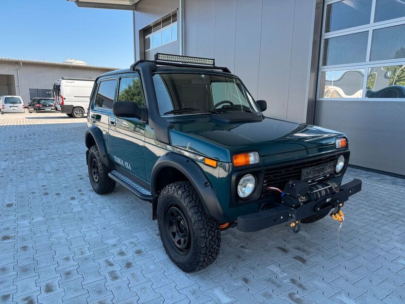 Lada Niva 47.500 km 13.950 € Riegel 79359