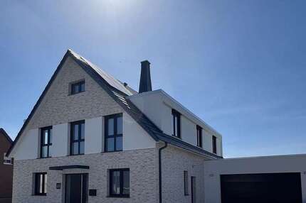 Haus zum Mieten in Wolfsburg 3.350 € 240 m²