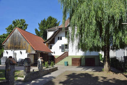 Freistehendes Einfamilienhaus in Breisach mit Schuppen und Garage