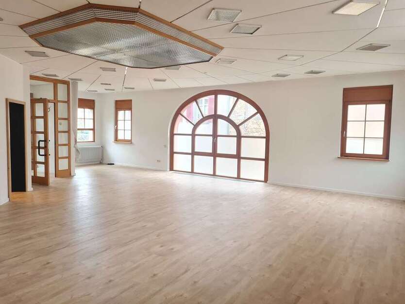 Büro in Bahlingen 1.008 € 126.09 m²