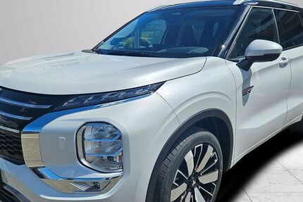Mitsubishi Plug-in Hybrid Outlander 4.890 km 54.422 € Freiburg 79108