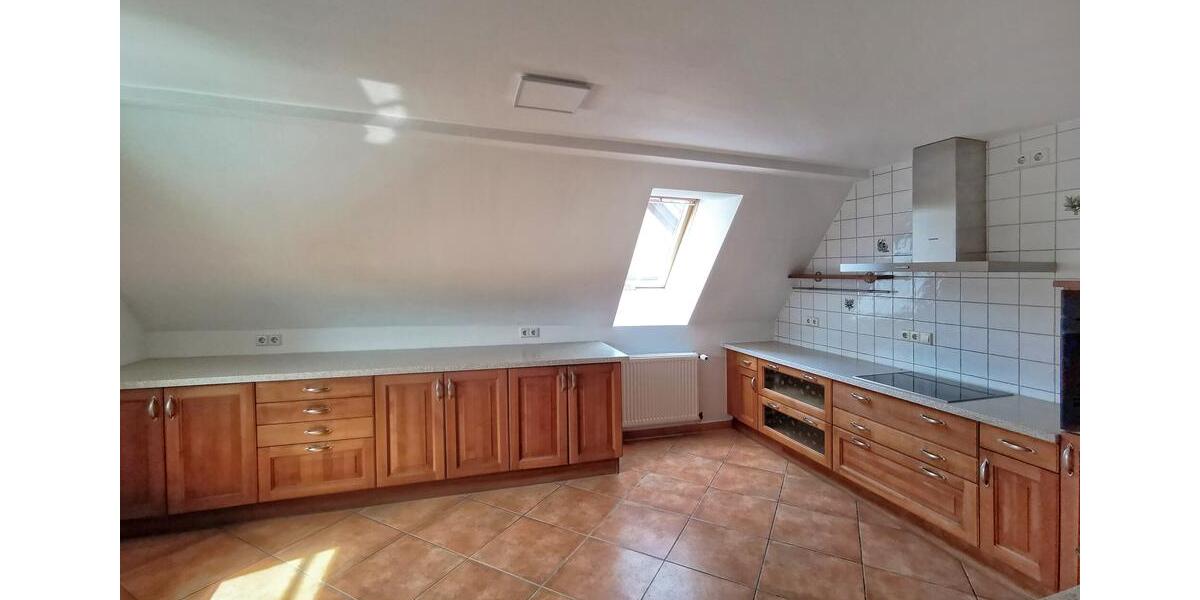 Dachgeschoßwohnung Hartheim am Rhein - 4 Zimmer, 132 m&sup2;, 1.584&euro; | Angebot:26624238