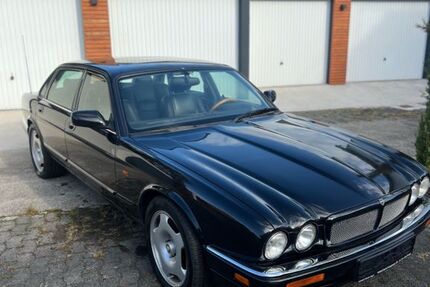 Jaguar XJR