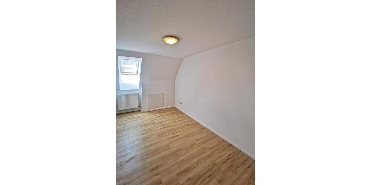 Dachgeschoßwohnung Hartheim am Rhein - 5 Zimmer, 132 m&sup2;, 1.520&euro; | Angebot:25106805